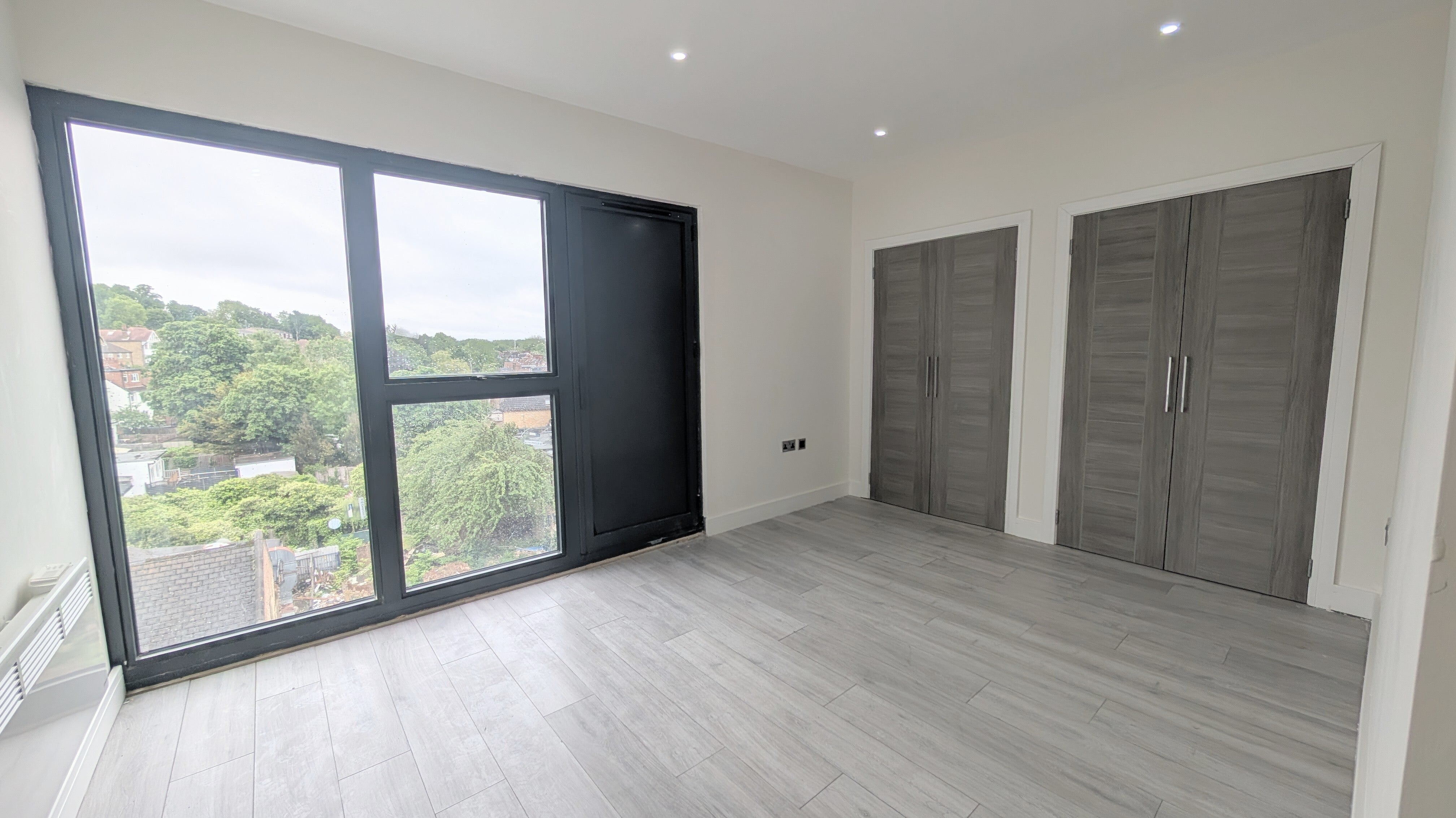 Flat Northolt Road in Greater London