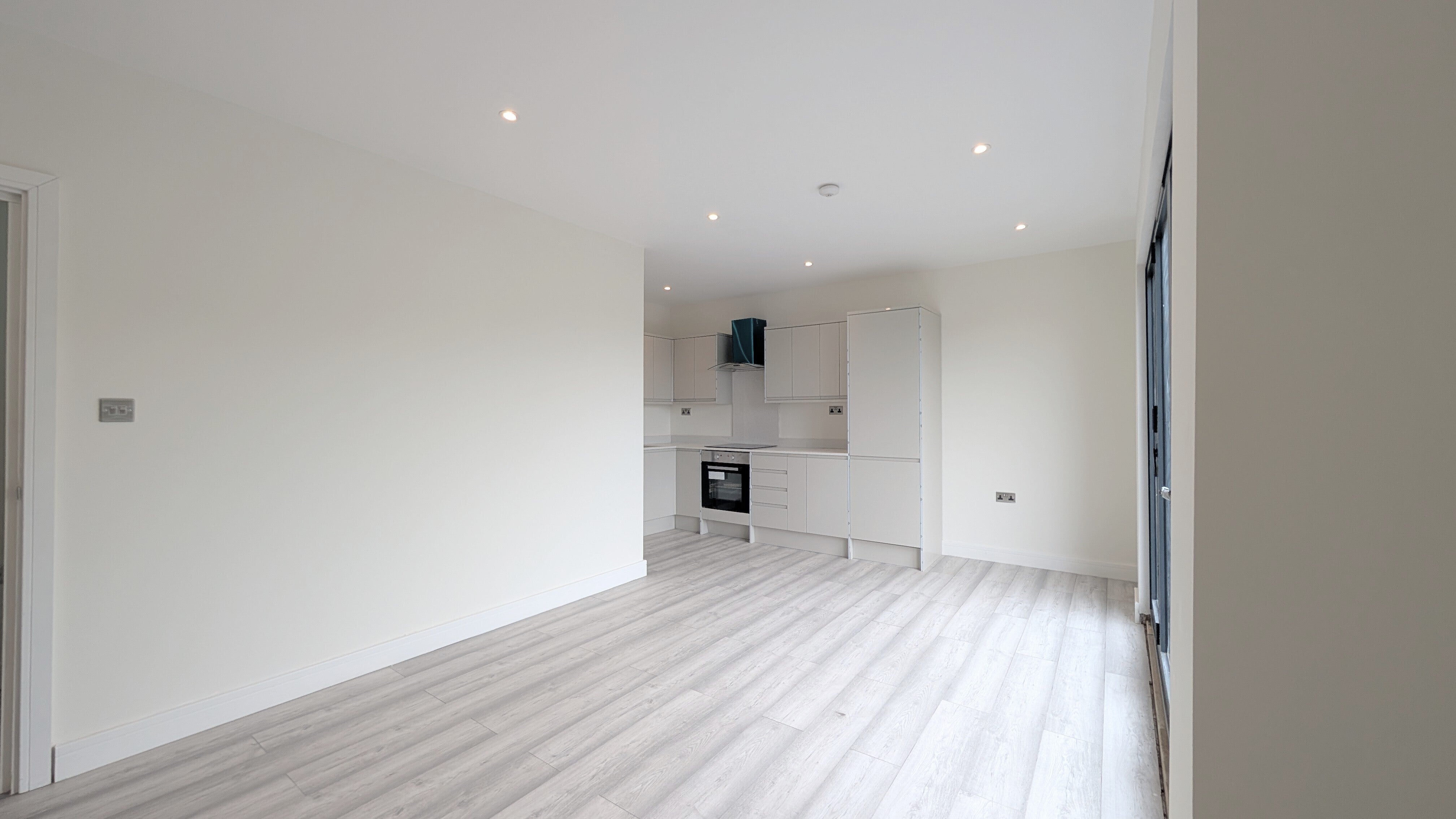 Flat Northolt Road in Greater London