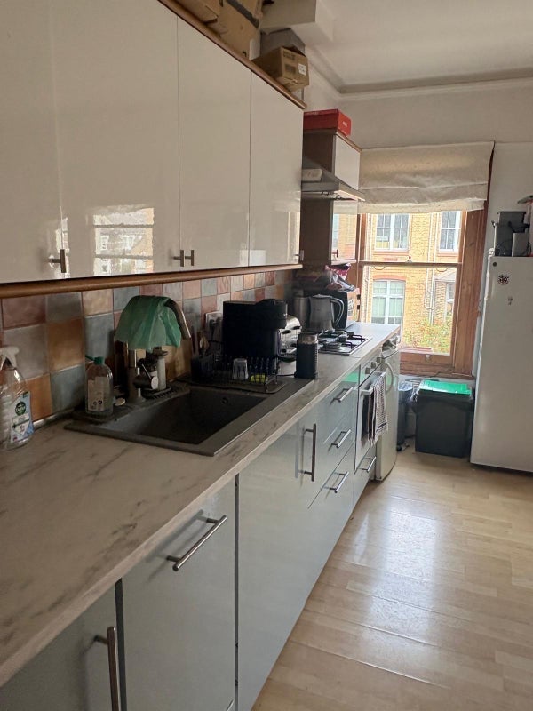 Flat Croxley Road in City of Westminster