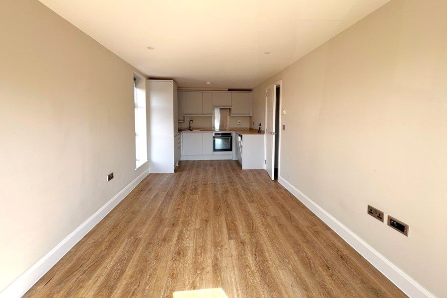 Flat South Road in Elmbridge