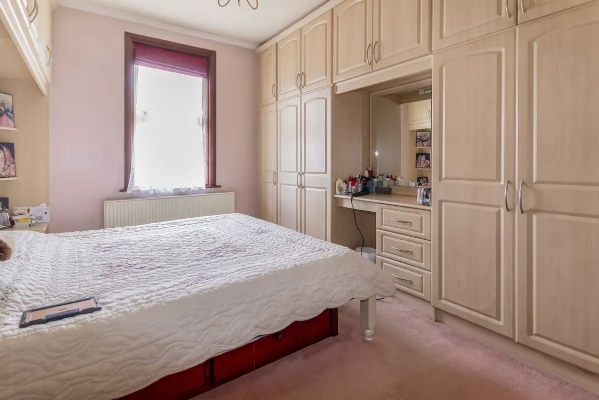 House Dudley Gardens in Greater London