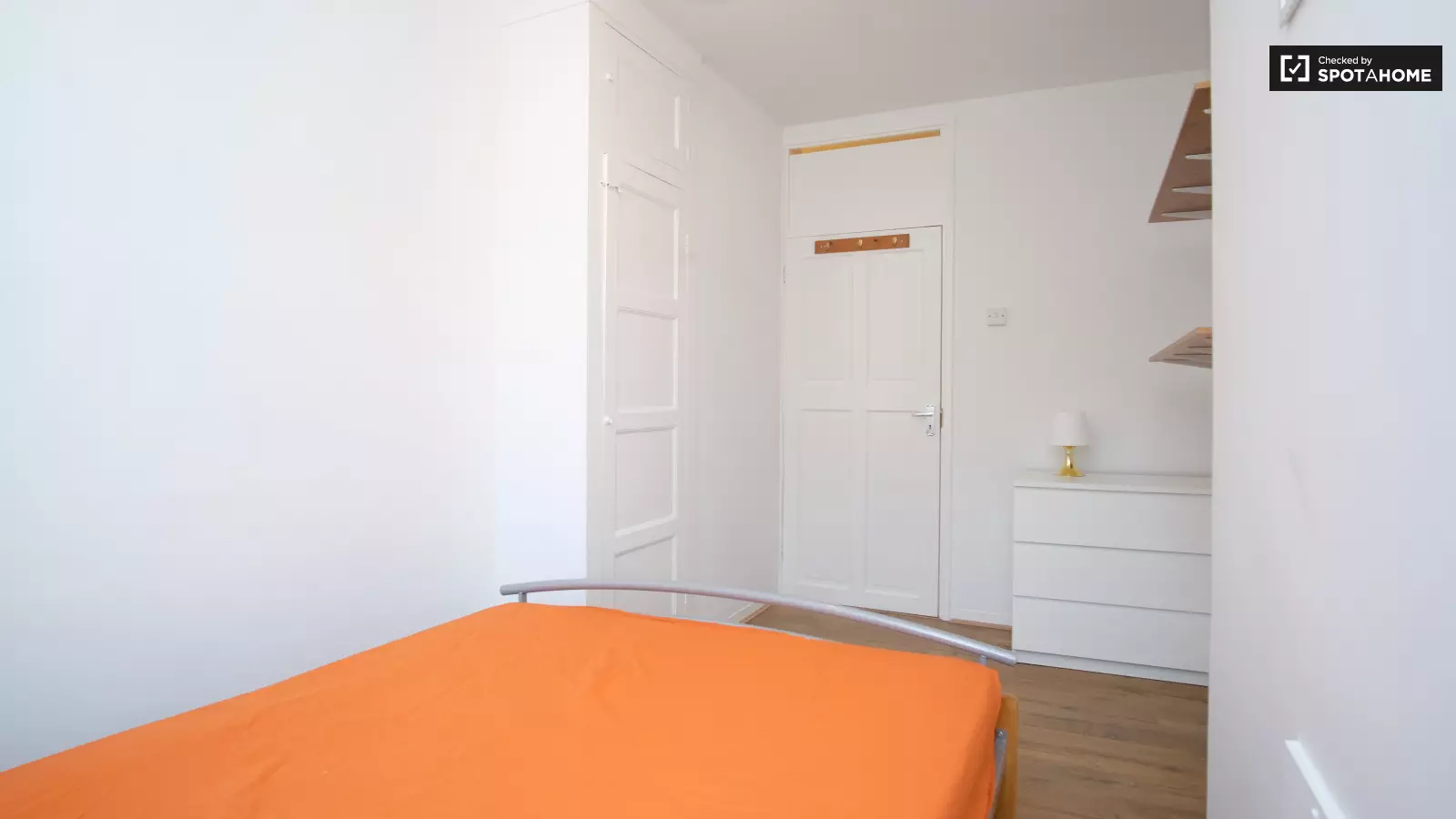 Room Tompion Street in Greater London