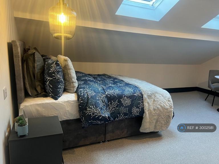 Room Fletcher Street in Warrington