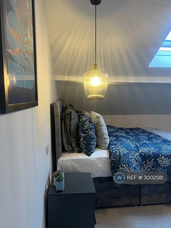 Room Fletcher Street in Warrington