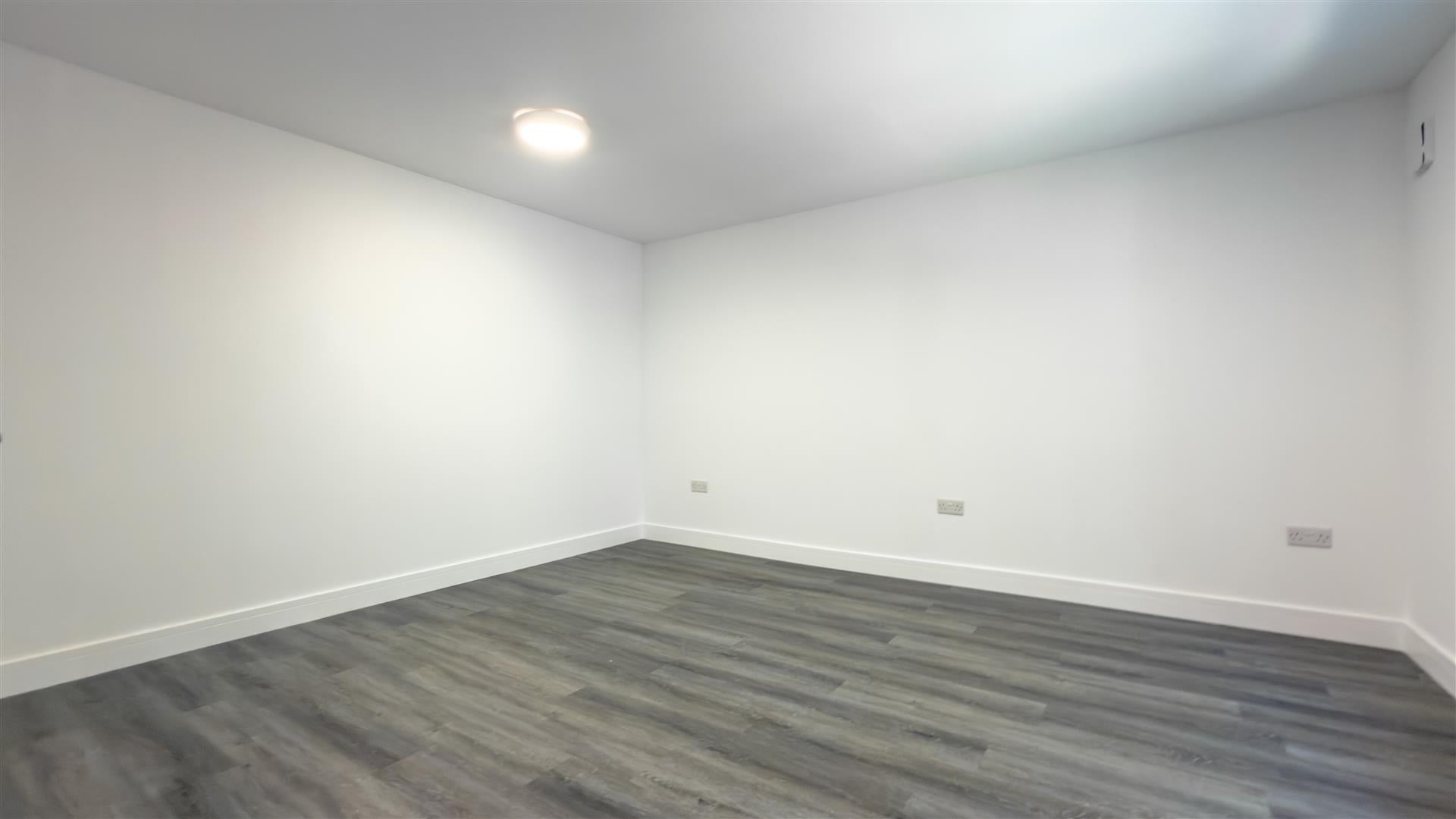 Flat Green Drive in Greater London