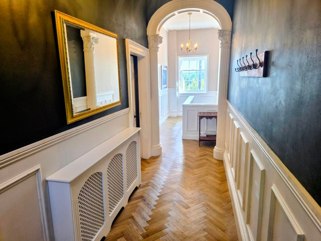 Flat Blenheim Square in Leeds