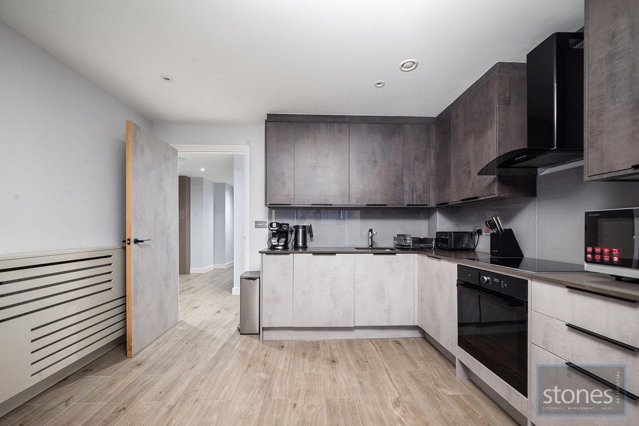 Flat Hyde Crescent in Greater London