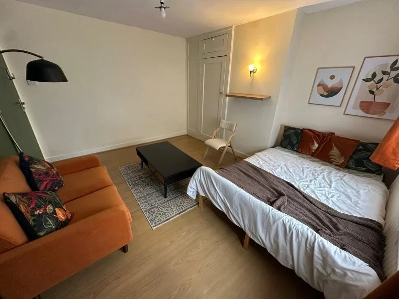 Room Basing Hill in Greater London