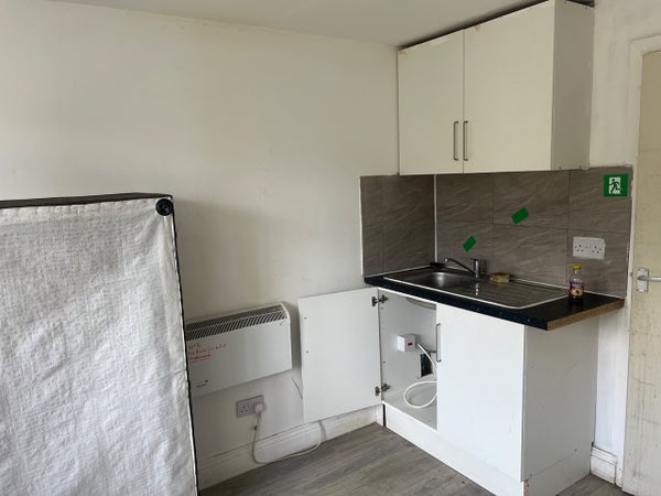 Flat Meadow Close in London