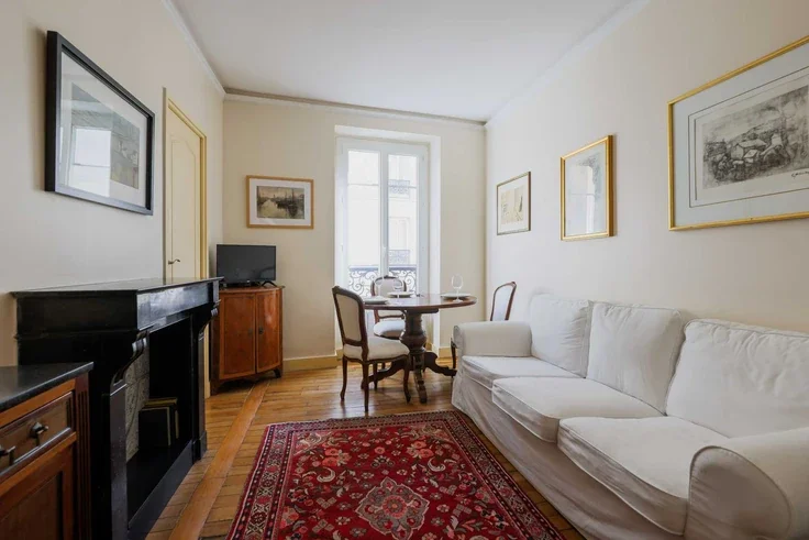 Flat Rue Amelot in Paris