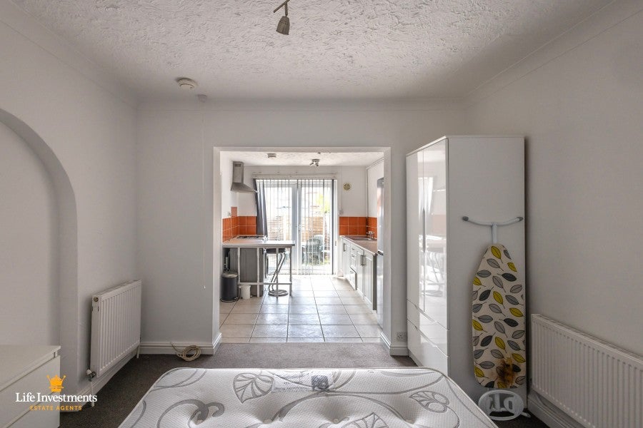 Room Tower Road in Rugby