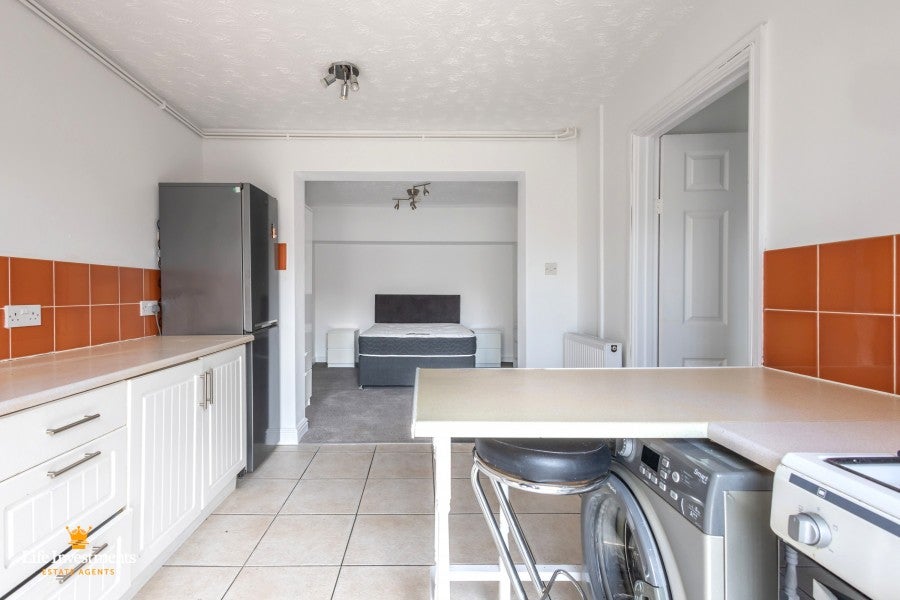 Room Tower Road in Rugby