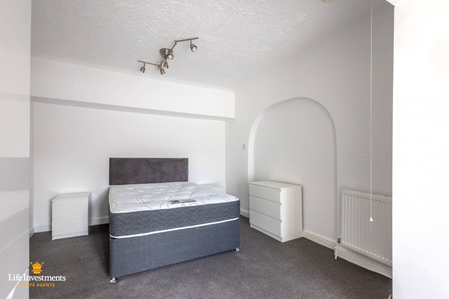 Room Tower Road in Rugby