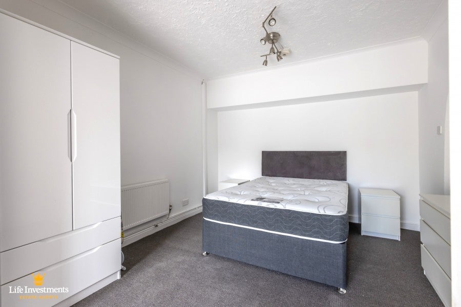 Room Tower Road in Rugby