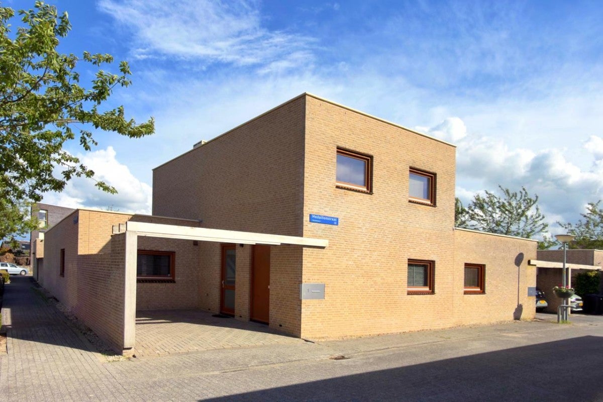 Huis Medaillonstraat 1 in Almere
