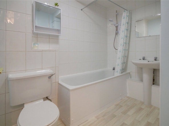 Flat Dewell Mews in Swindon