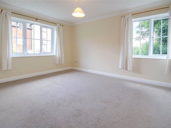 Flat Dewell Mews in Swindon