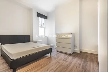 Flat Chiswick High Road in Greater London