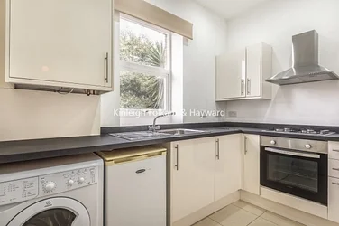 Flat Chiswick High Road in Greater London