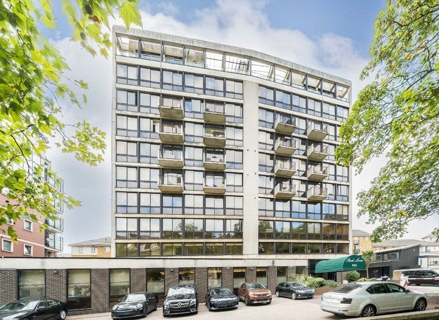 Flat Park Road in City of Westminster