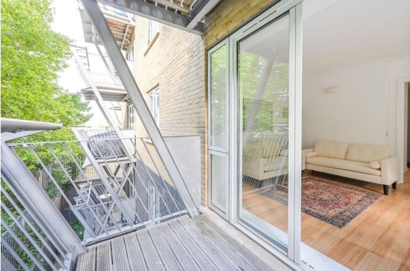 Room Hutching's Street in Greater London