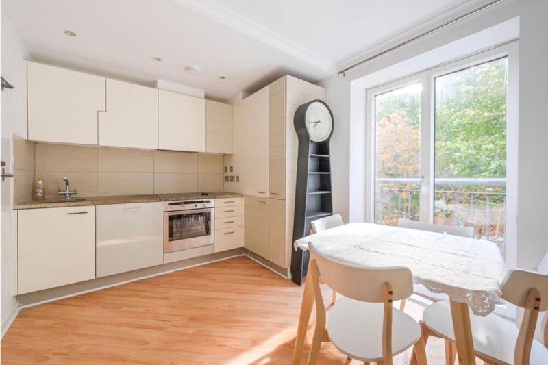 Room Hutching's Street in Greater London