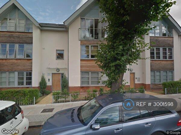 Flat Northwick Avenue in Greater London