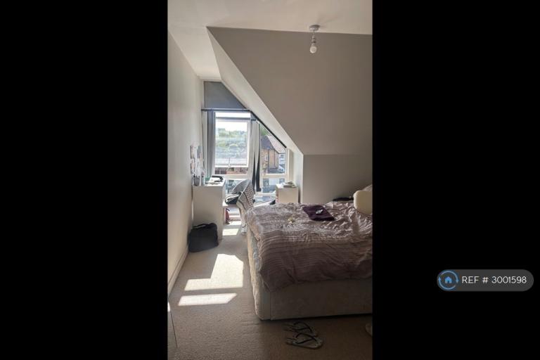 Flat Northwick Avenue in Greater London