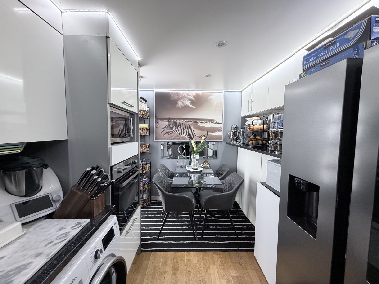 Flat Elm Road in Greater London
