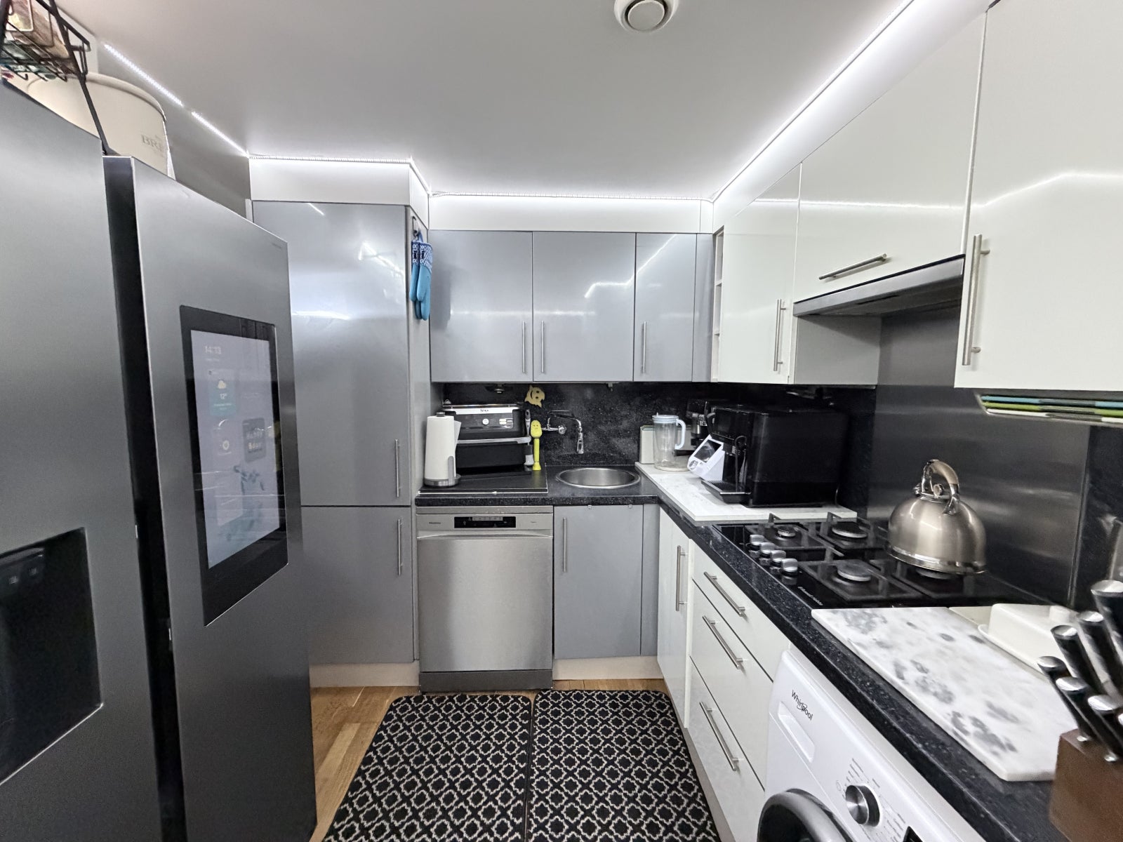 Flat Elm Road in Greater London