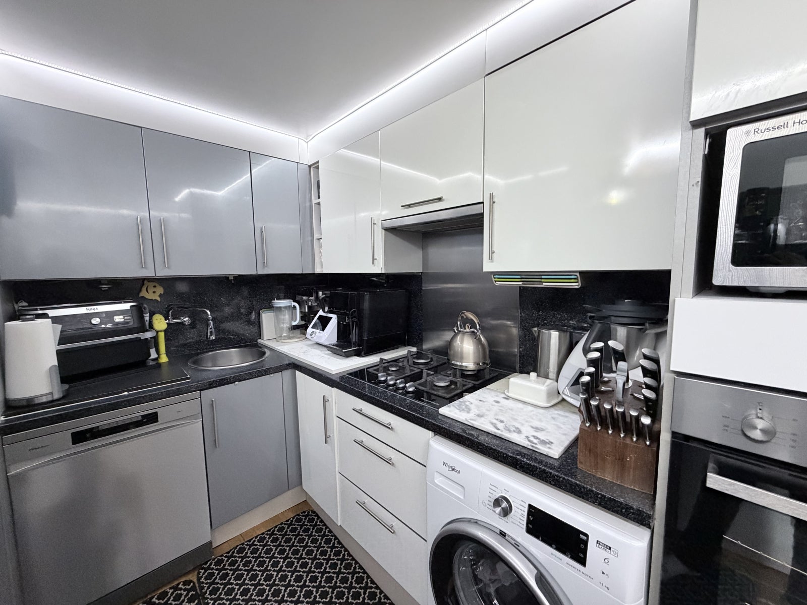 Flat Elm Road in Greater London