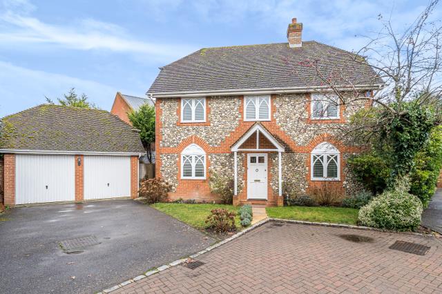 House Bartholomew Place in Warfield