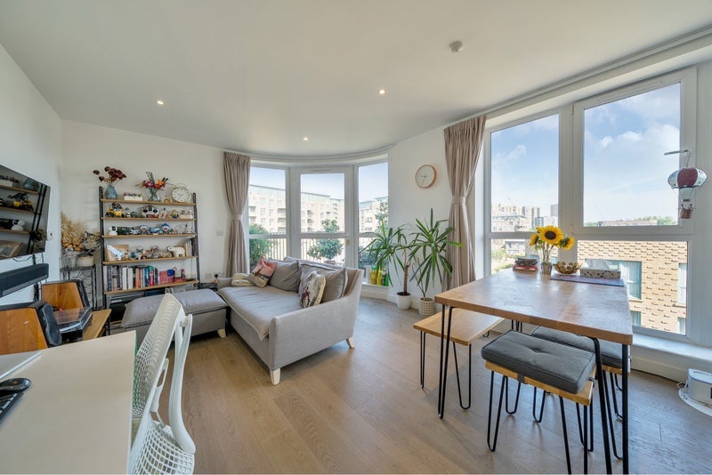 Flat Astell Road in Greater London