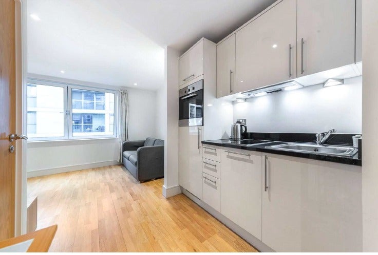 Flat Cassilis Road in Greater London