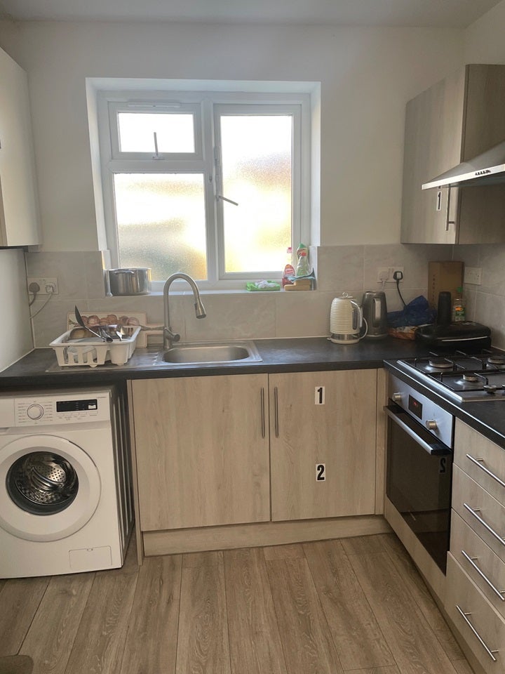 Room Queen's Avenue in Greater London