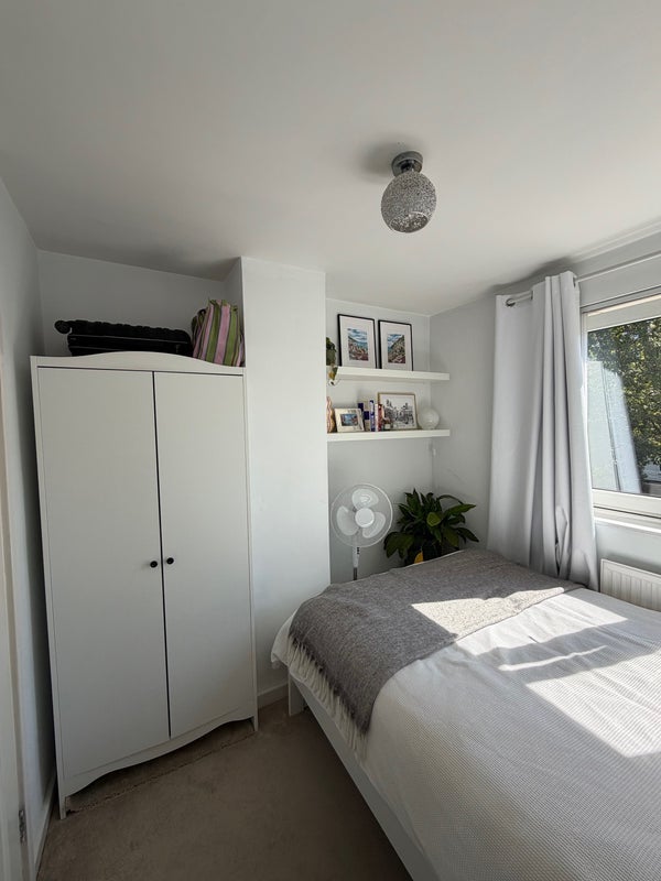 Room Deeley Road in Greater London