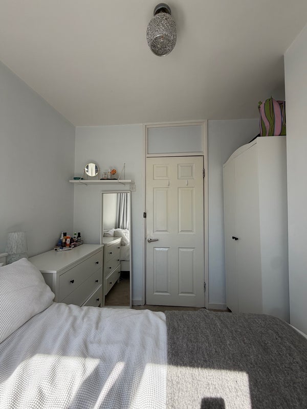 Room Deeley Road in Greater London