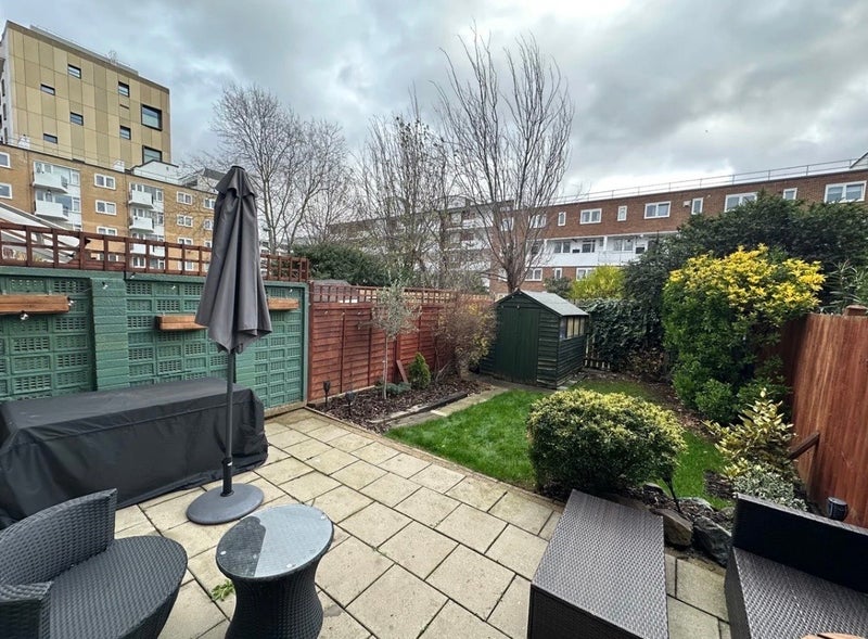 Room Deeley Road in Greater London