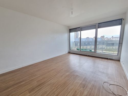 Flat Rue Championnet in Paris