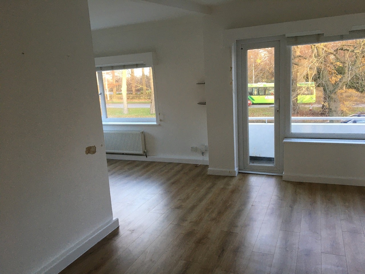 Flat Woodlands Court in Leeds