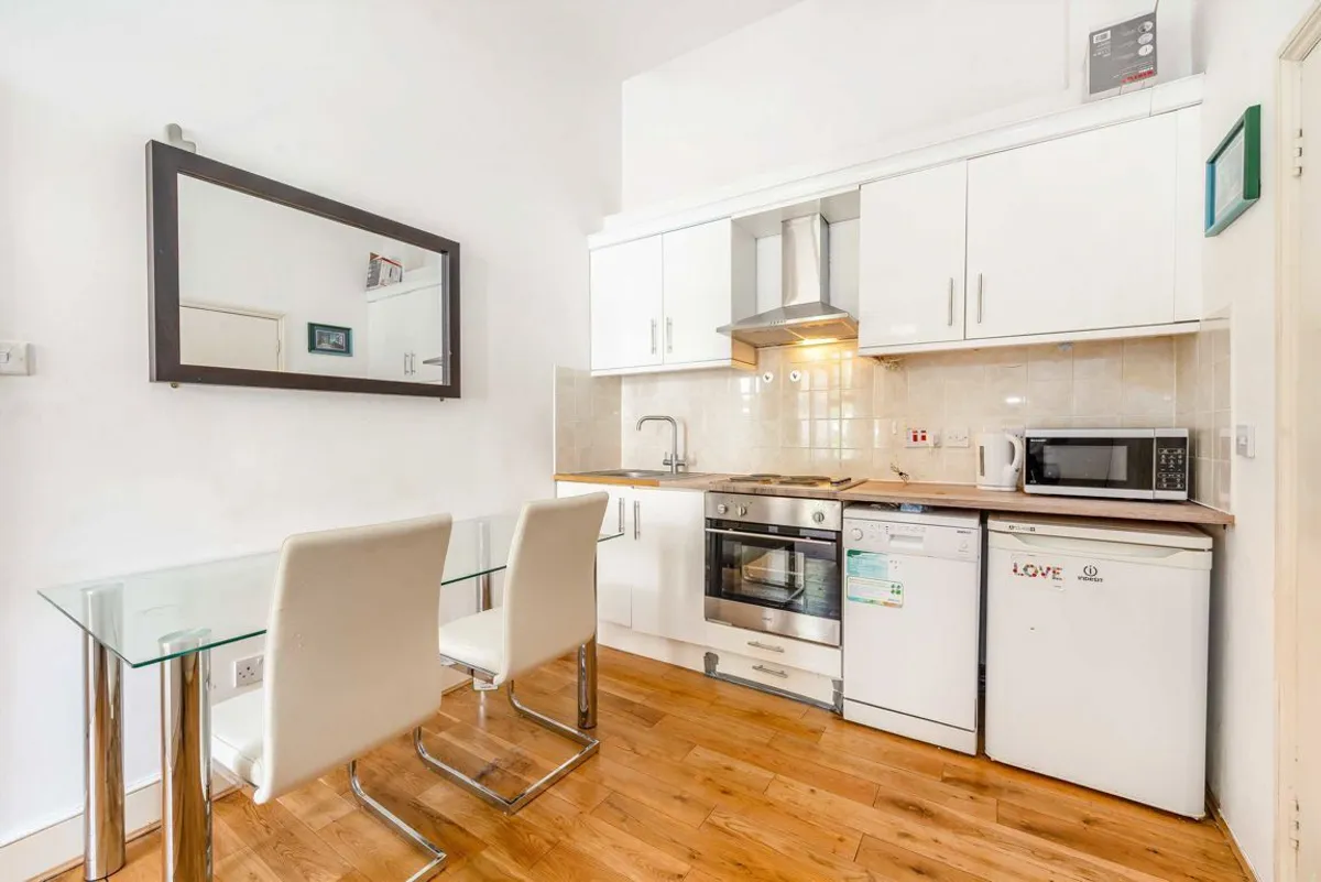 Flat Sinclair Road in Greater London