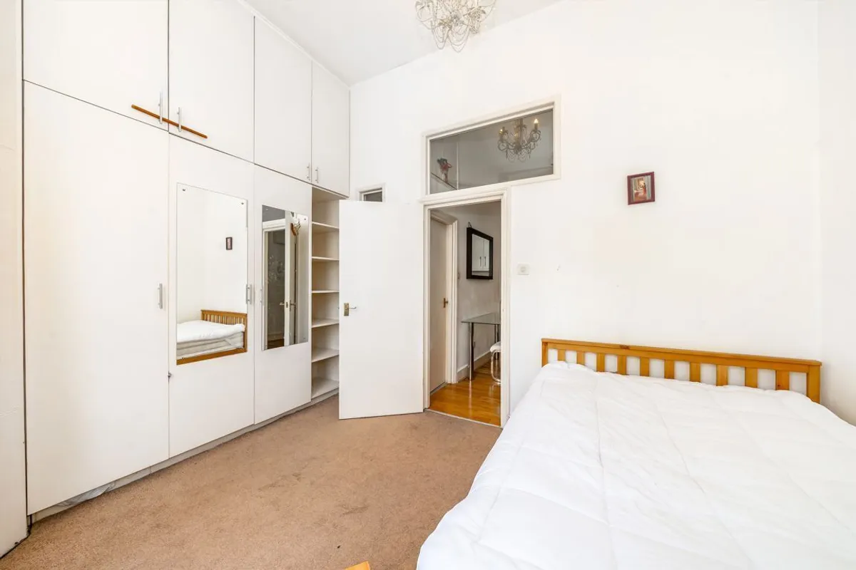 Flat Sinclair Road in Greater London