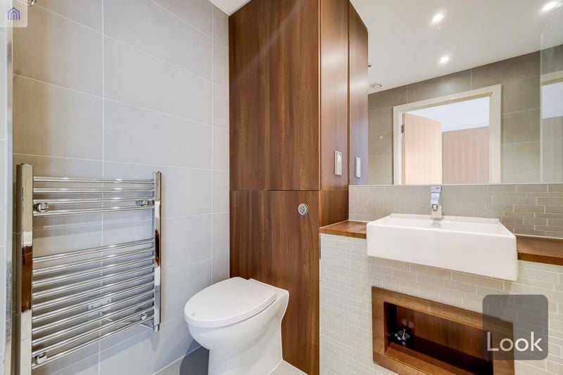 Flat Seven Sea Gardens in Greater London