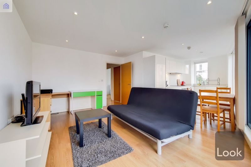 Flat Seven Sea Gardens in Greater London