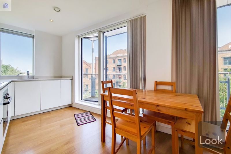 Flat Seven Sea Gardens in Greater London