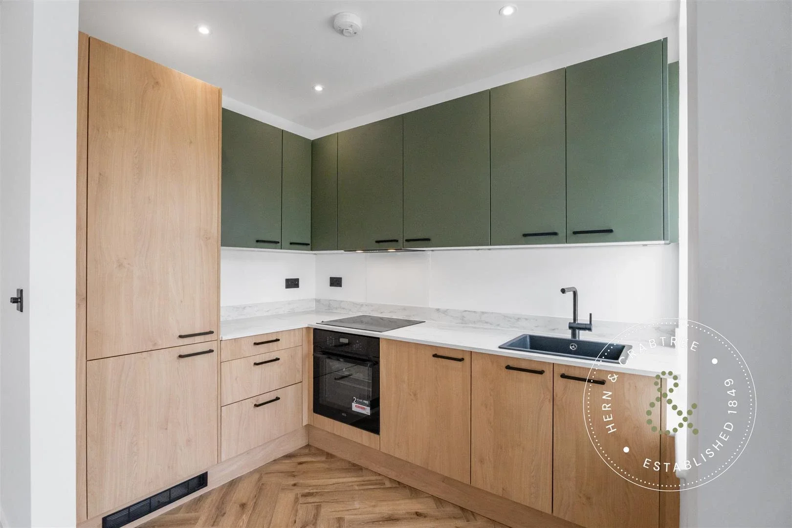 Flat Wyndham Crescent in Cardiff