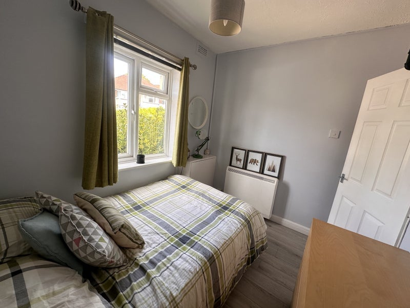 Room Adelphi Gardens in Slough