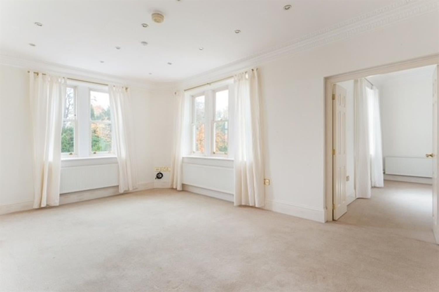 Flat Jubilee Avenue in Horsham