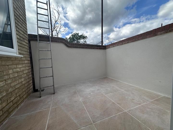 Flat Cheltenham Road in Greater London