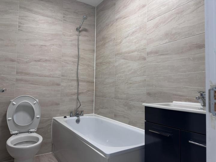Flat Cheltenham Road in Greater London